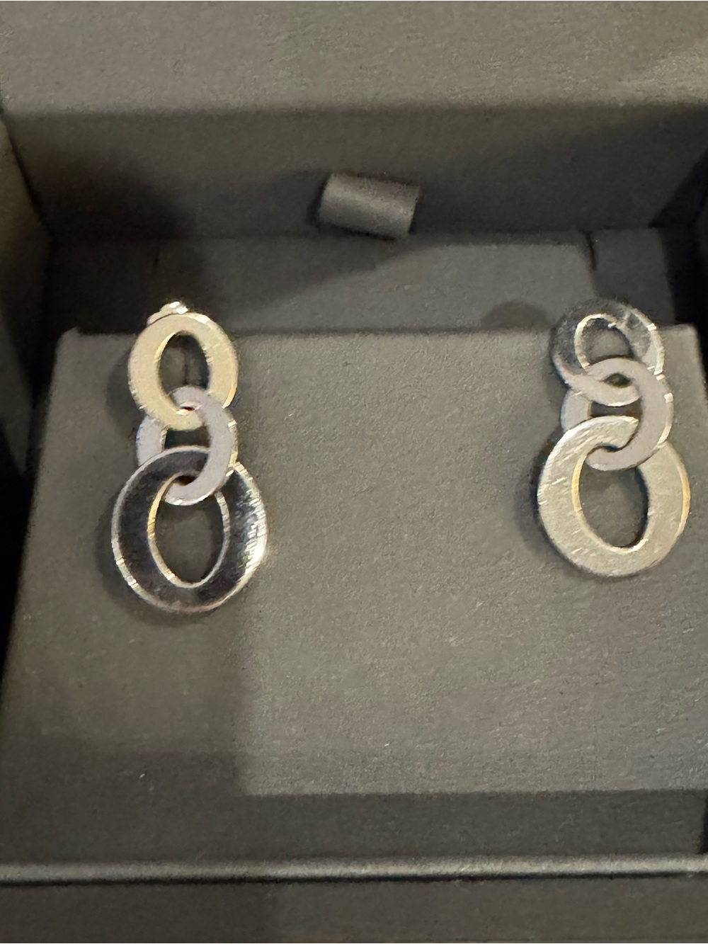 Beautiful Roberto Coin 18k White Gold Chic and Shine Dangle Drop Earrings